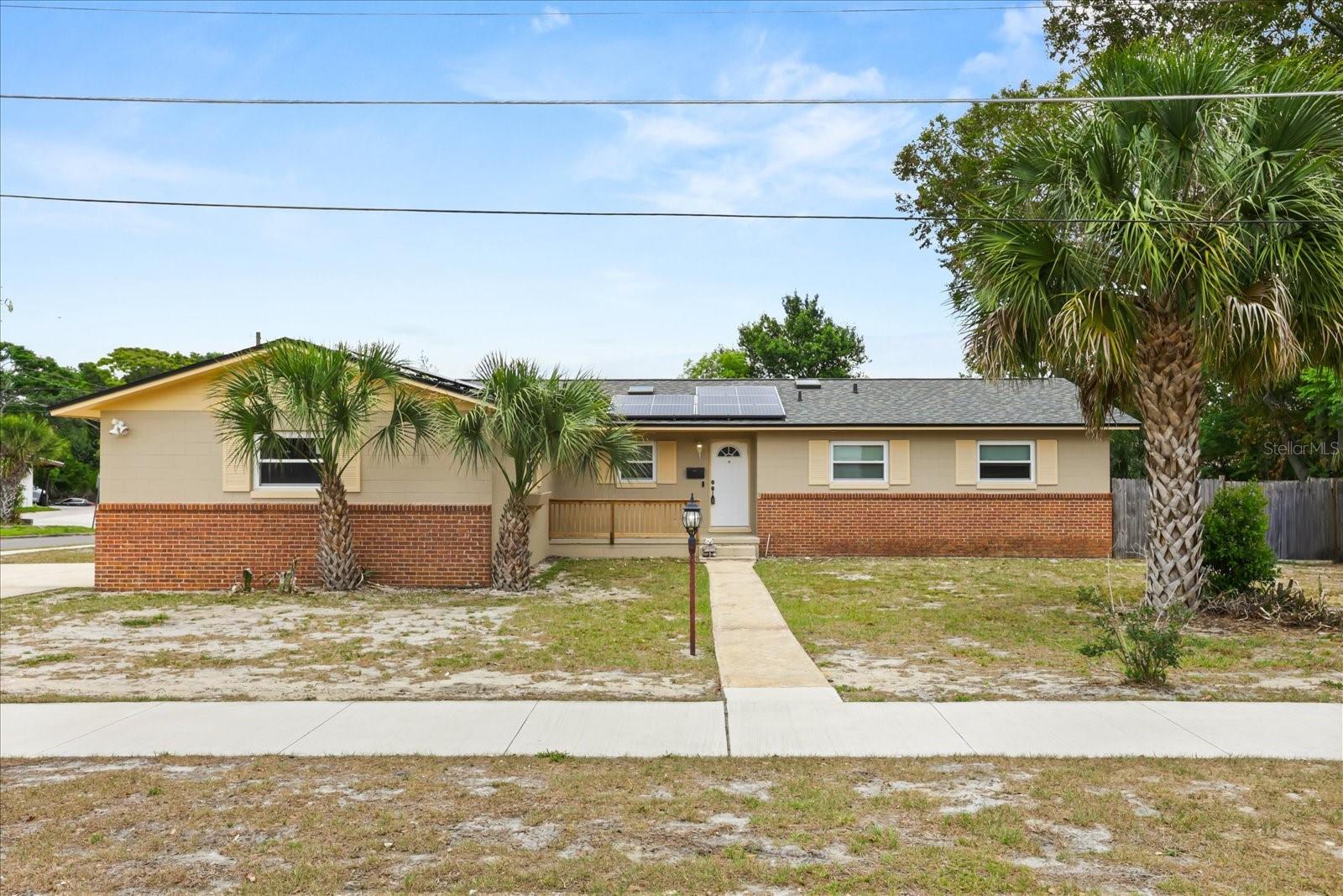 Single Family Residence in ORLANDO, FL - Daniel Dourado