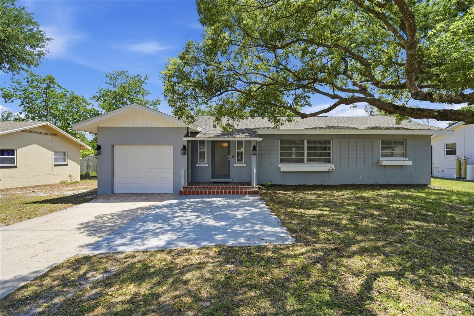 Single Family Residence in DEBARY, FL - Daniel Dourado