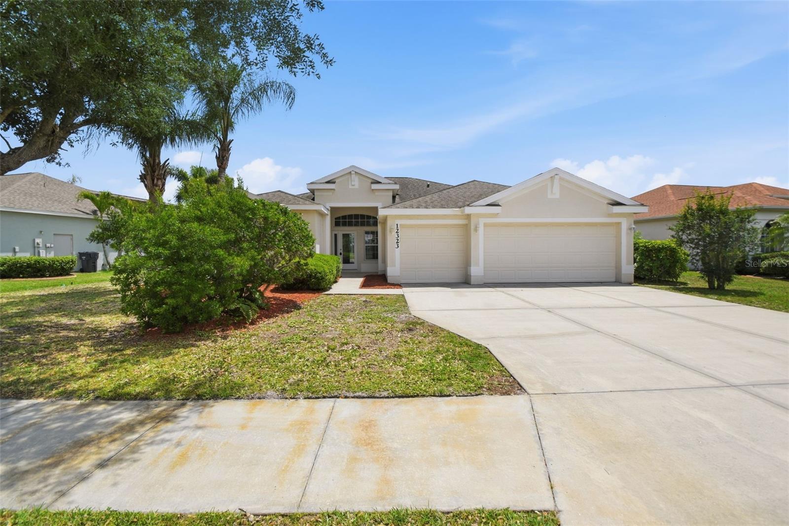 Single Family Residence in PARRISH, FL - Daniel Dourado