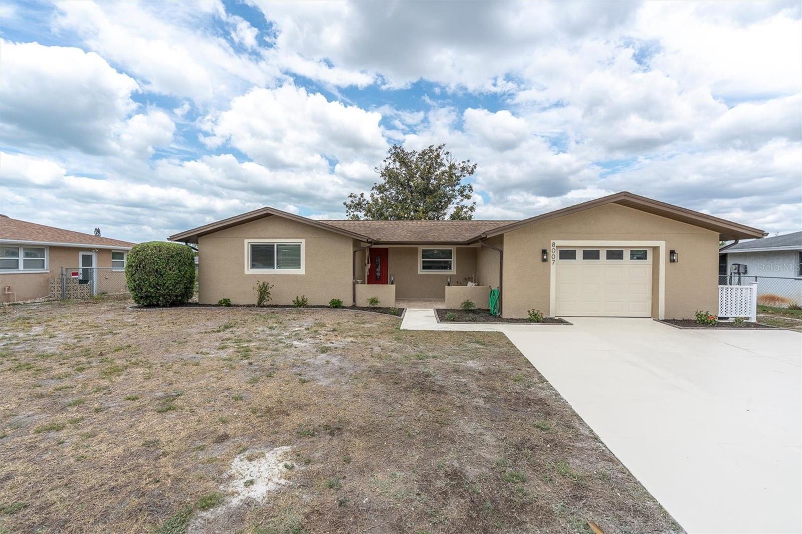 Single Family Residence in PORT RICHEY, FL - Daniel Dourado