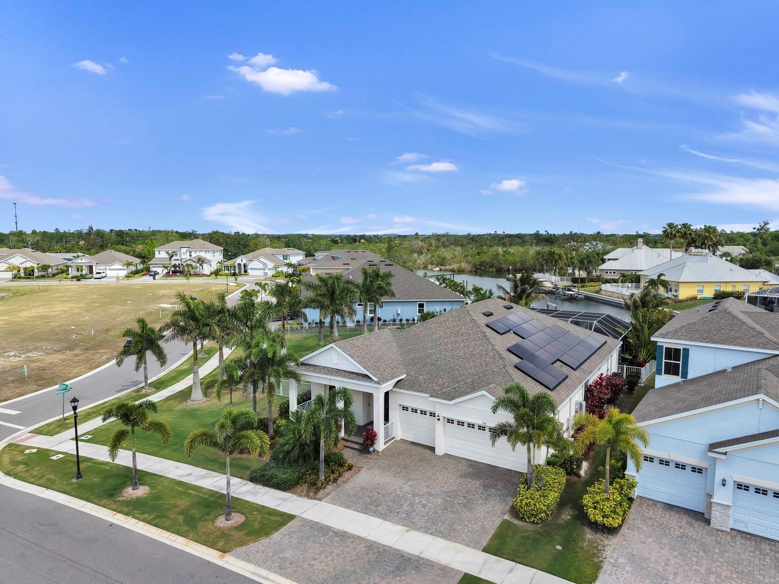 Single Family Residence in APOLLO BEACH, FL - Daniel Dourado