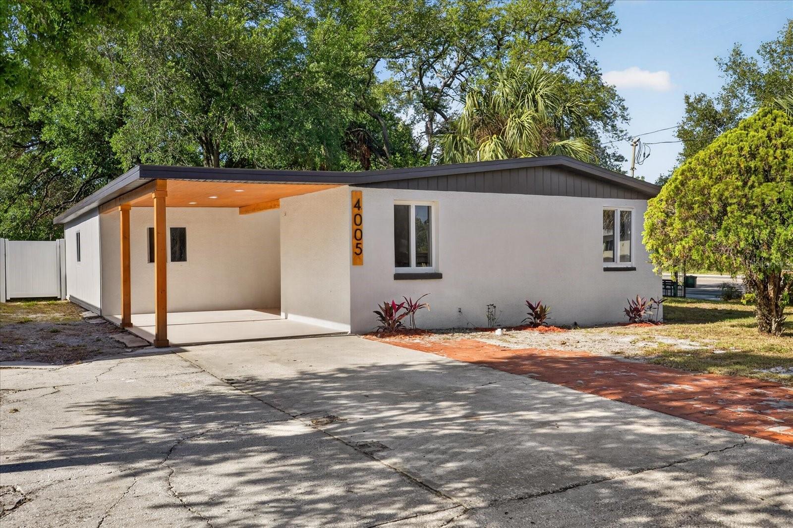 Single Family Residence in TAMPA, FL - Daniel Dourado
