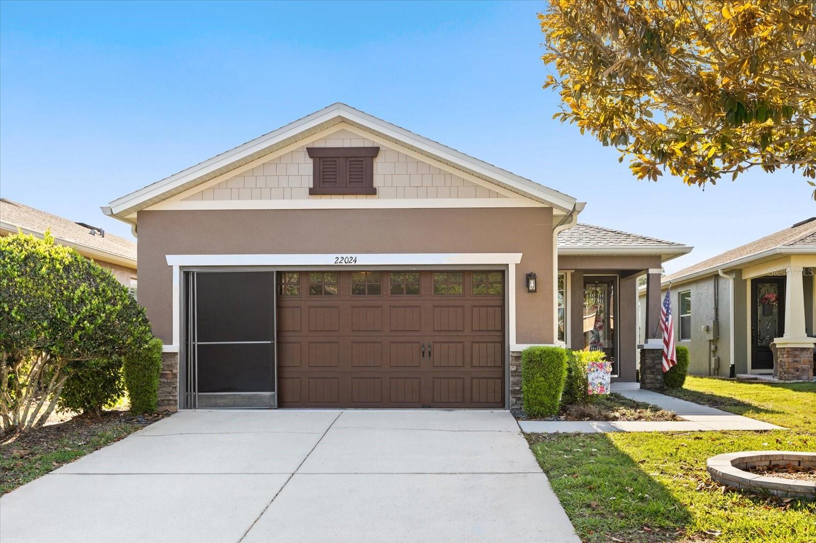 Single Family Residence in MOUNT DORA, FL - Daniel Dourado