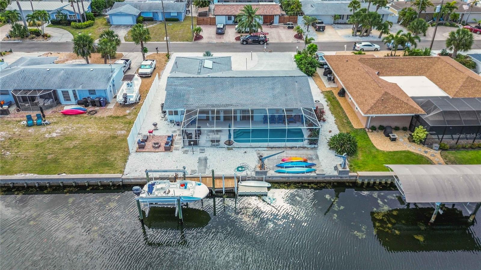 Single Family Residence in BRADENTON, FL - Daniel Dourado