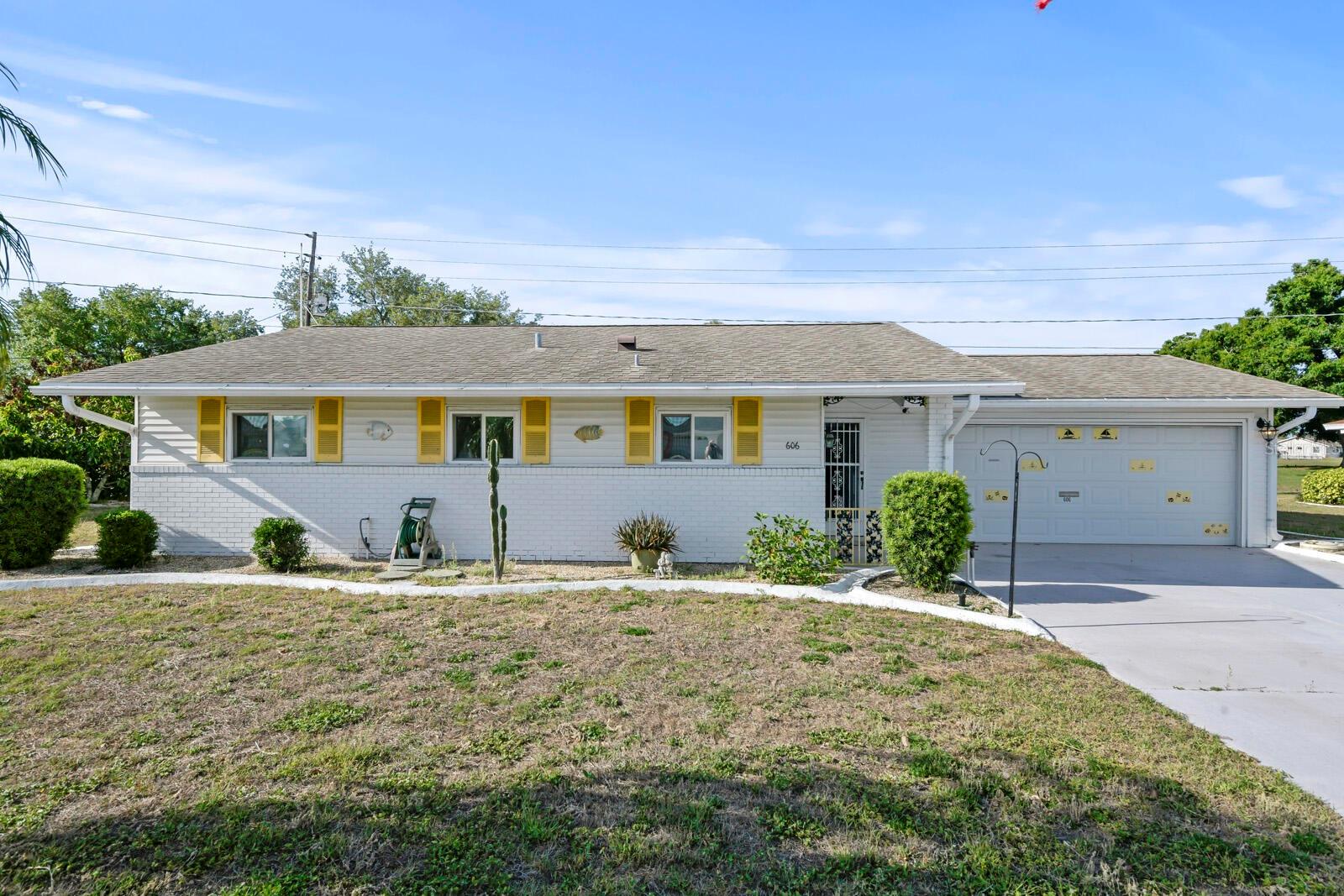 Single Family Residence in SUN CITY CENTER, FL - Daniel Dourado