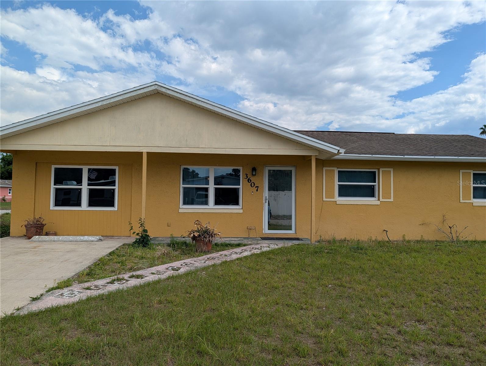 Single Family Residence in MIMS, FL - Daniel Dourado