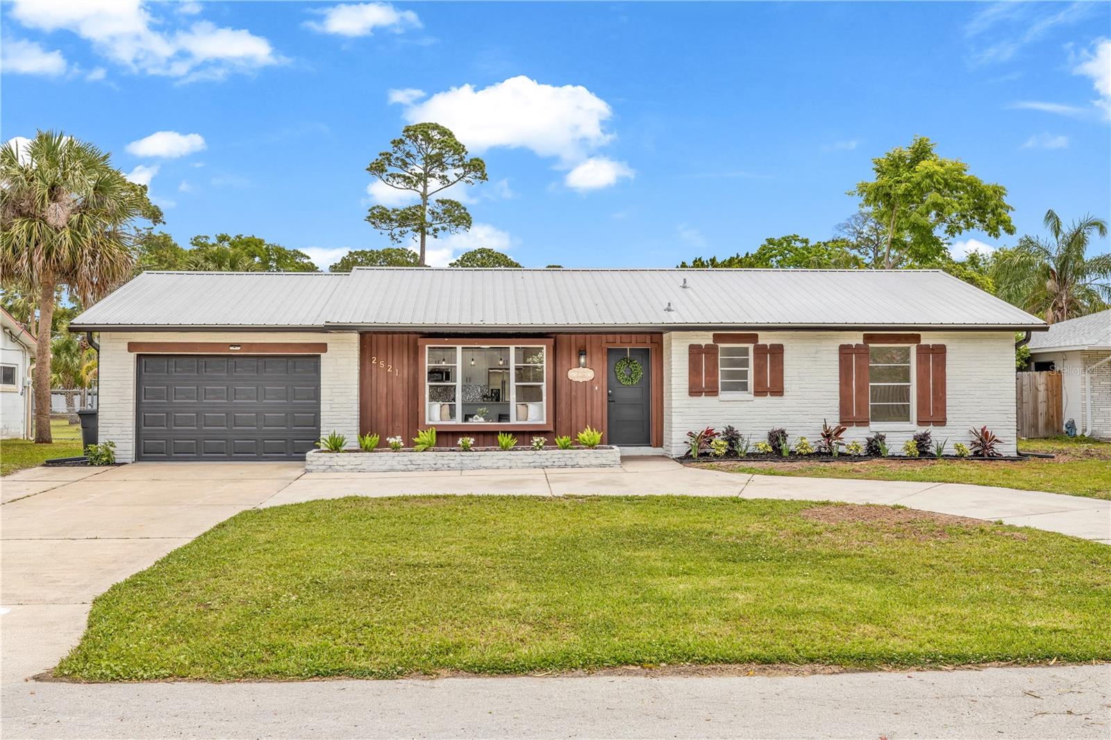 Single Family Residence in NEW SMYRNA BEACH, FL - Daniel Dourado