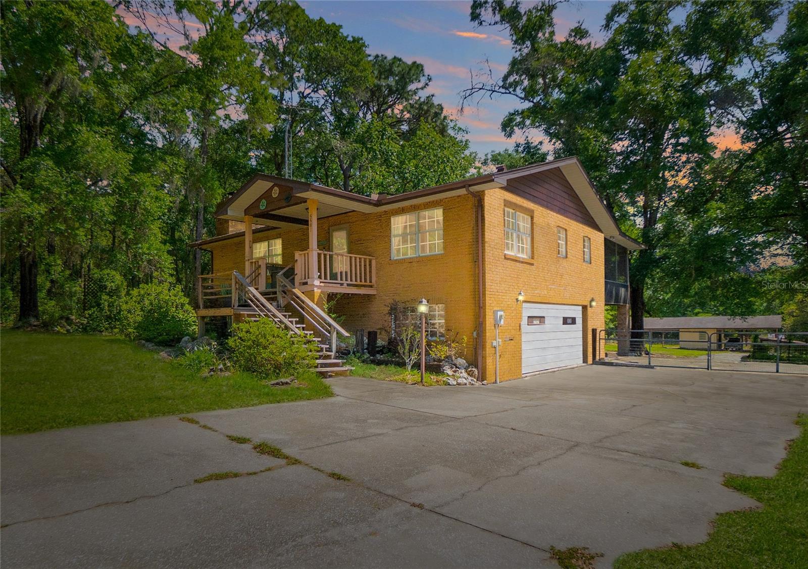 Single Family Residence in DUNNELLON, FL - Daniel Dourado