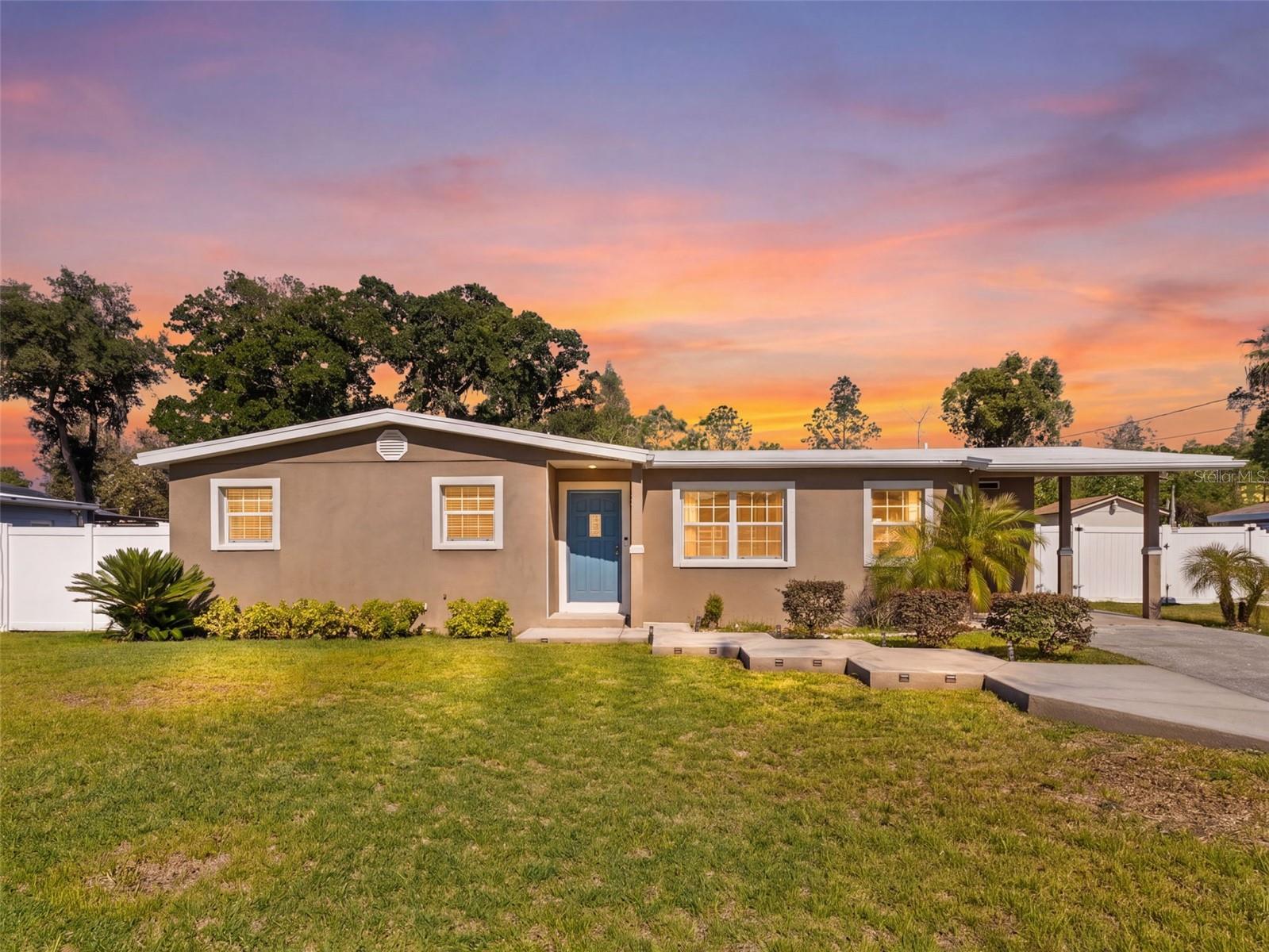 Single Family Residence in SEFFNER, FL - Daniel Dourado