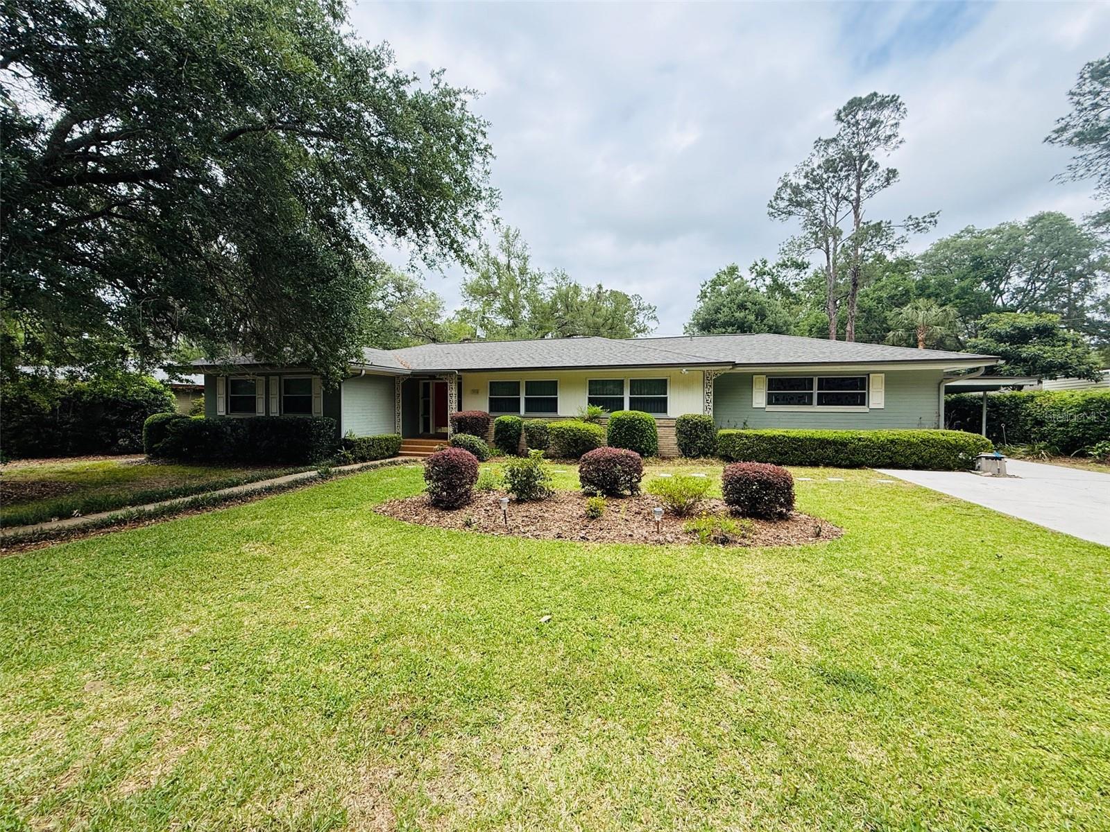 Single Family Residence in GAINESVILLE, FL - Daniel Dourado