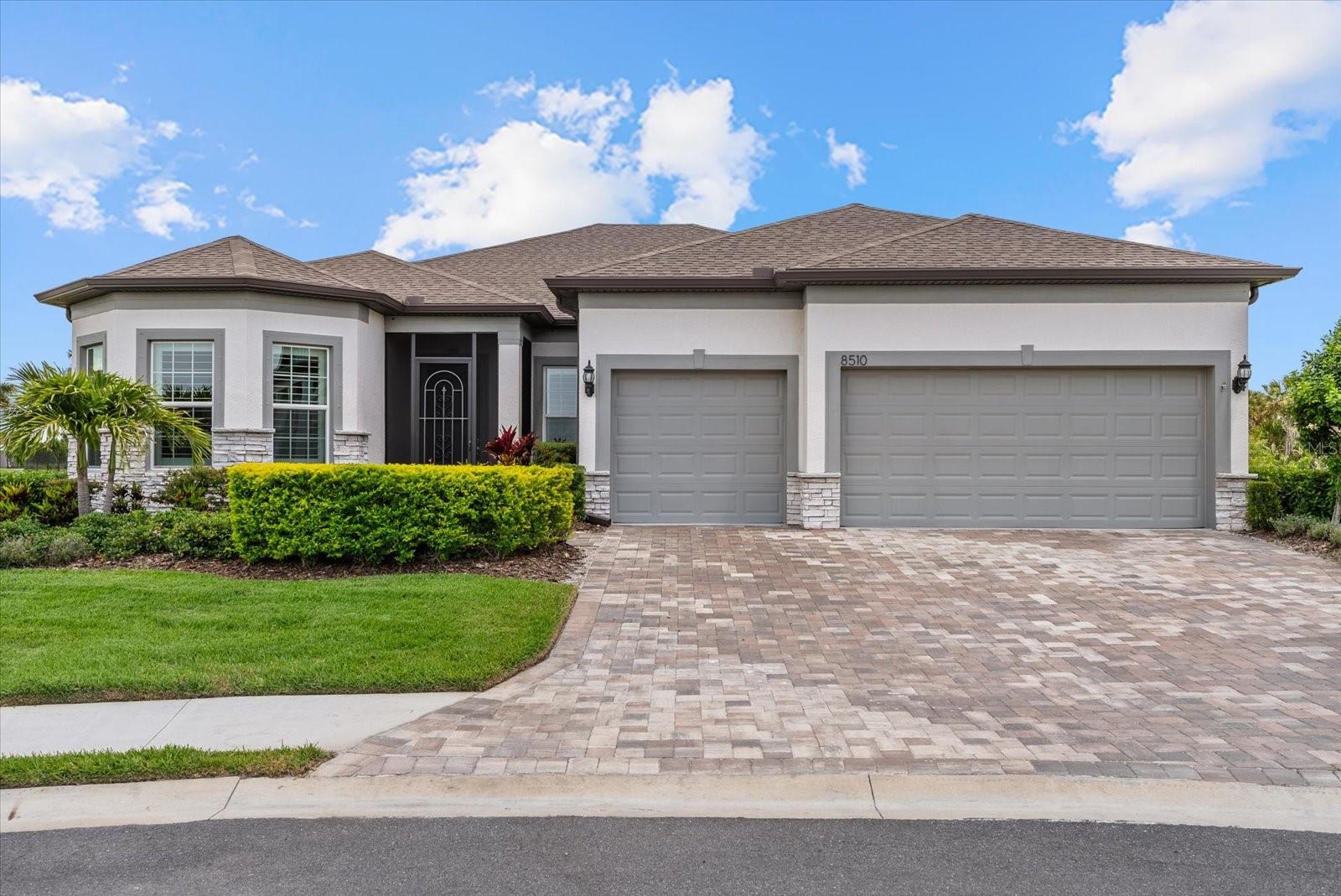Single Family Residence in PARRISH, FL - Daniel Dourado