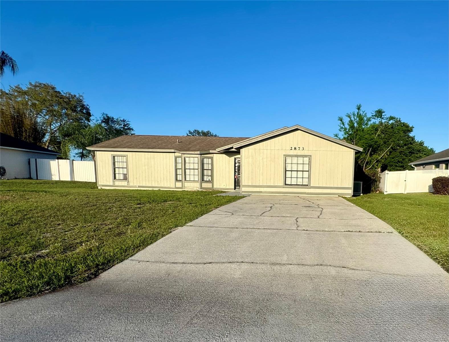 Single Family Residence in DELTONA, FL - Daniel Dourado