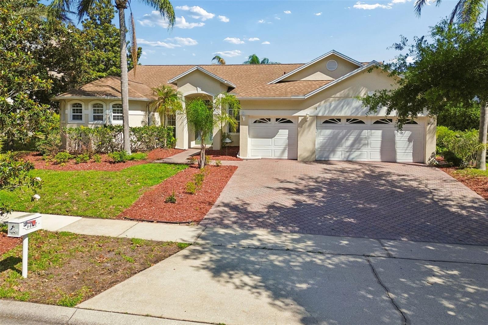 Single Family Residence in ORLANDO, FL - Daniel Dourado