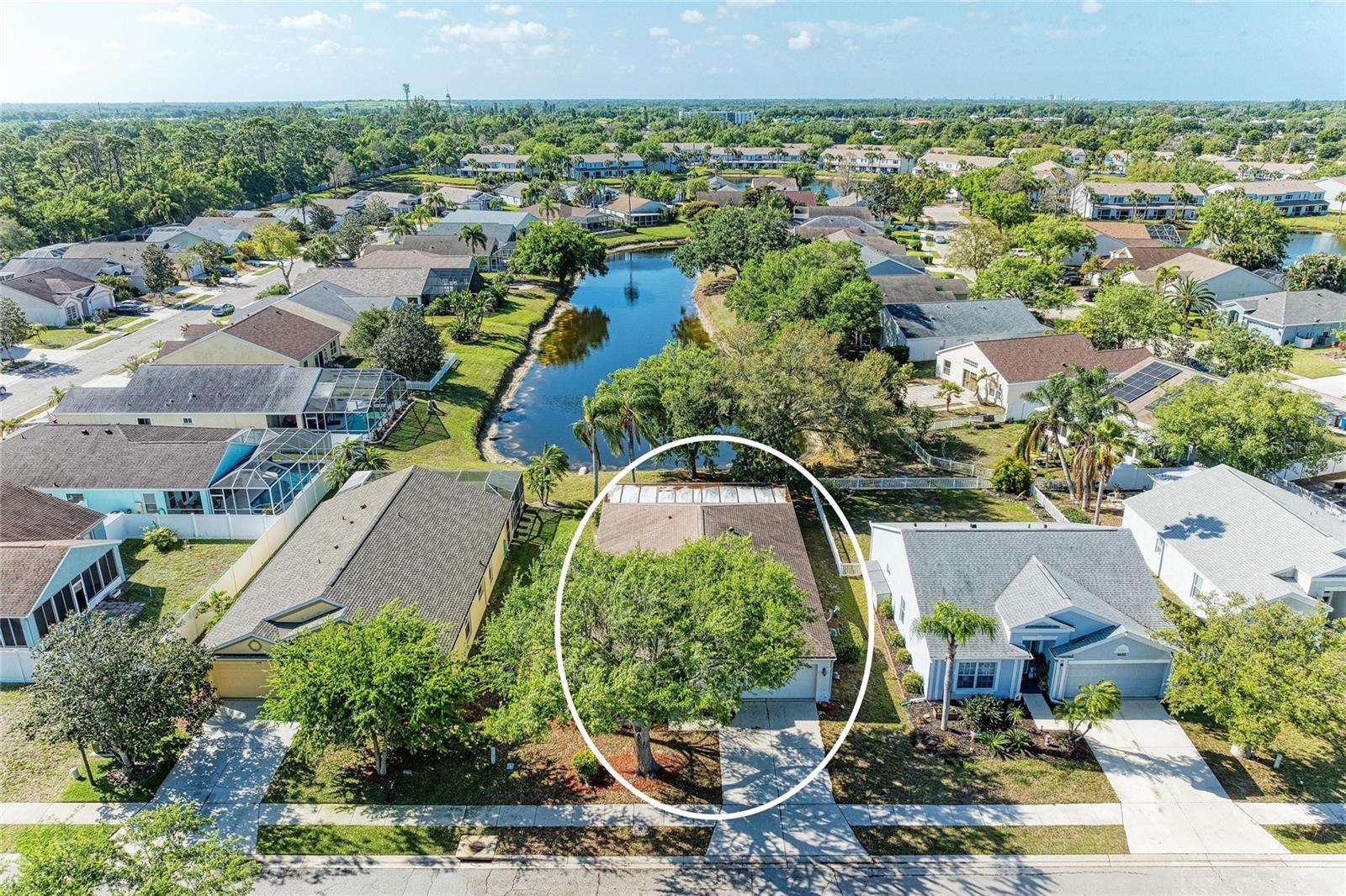 Single Family Residence in BRADENTON, FL - Daniel Dourado