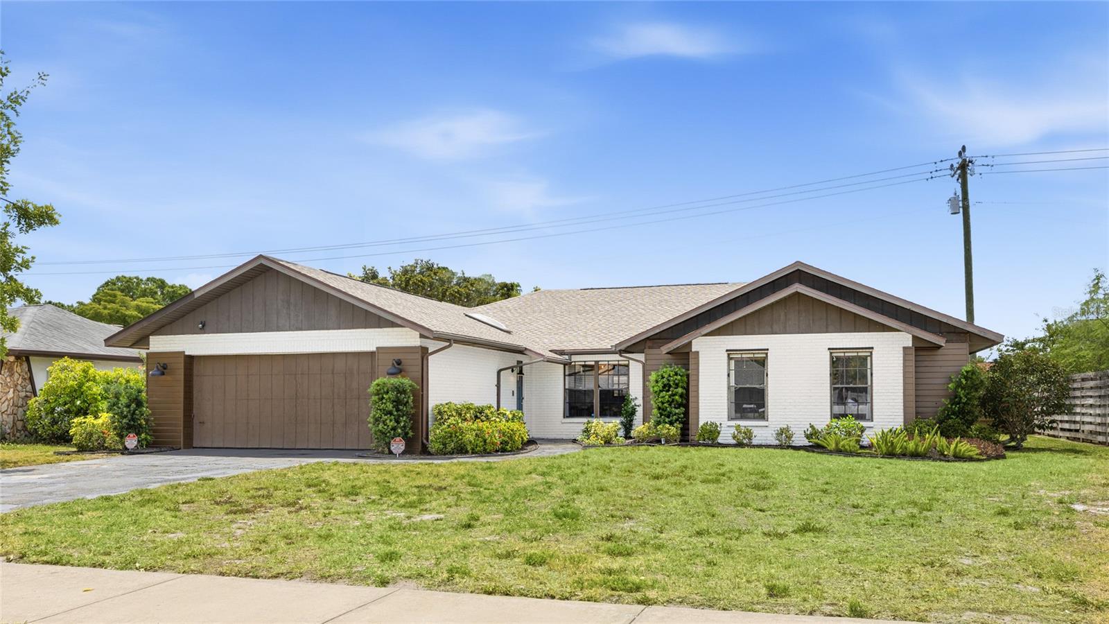 Single Family Residence in BRADENTON, FL - Daniel Dourado