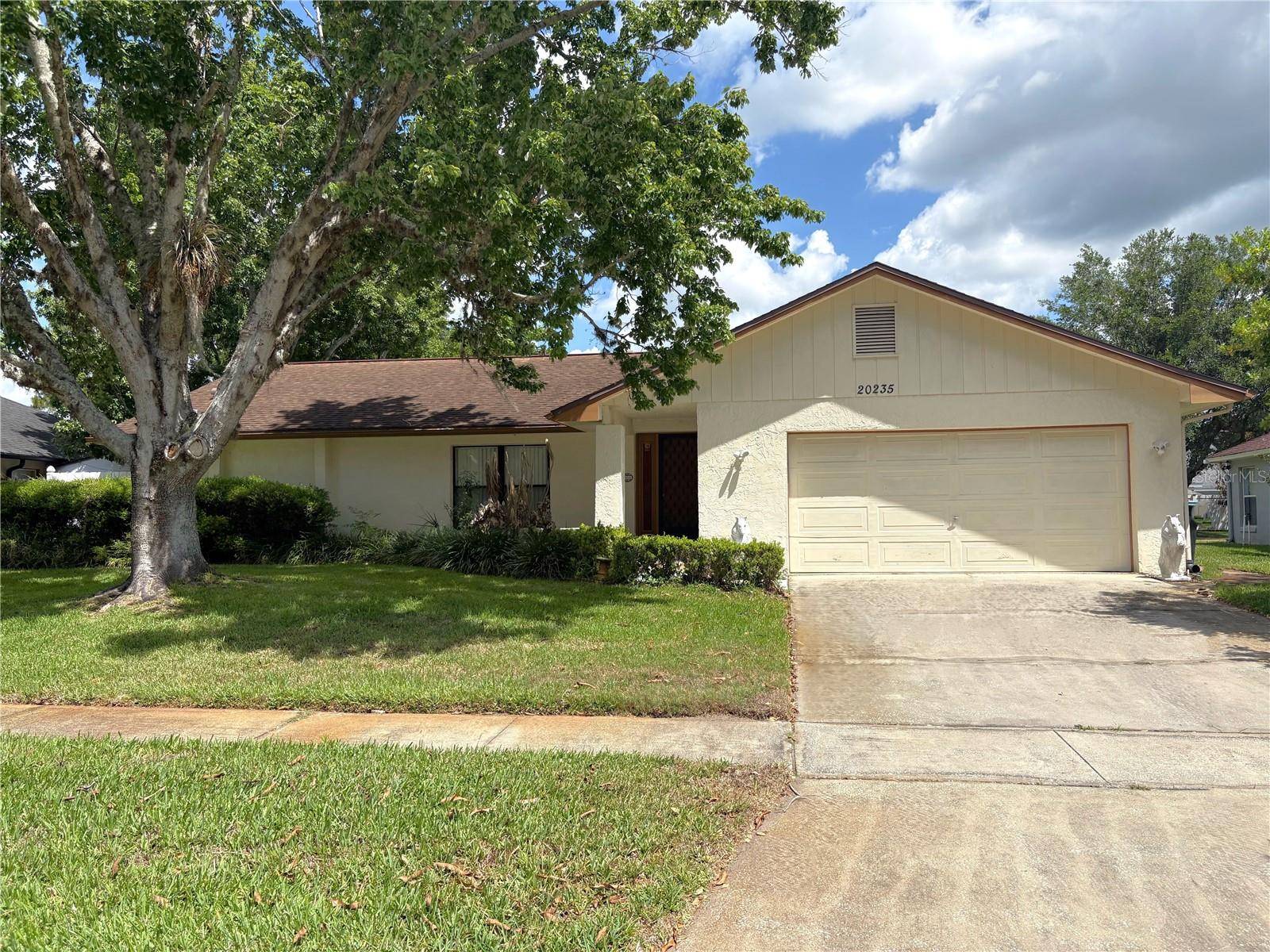 Single Family Residence in ORLANDO, FL - Daniel Dourado