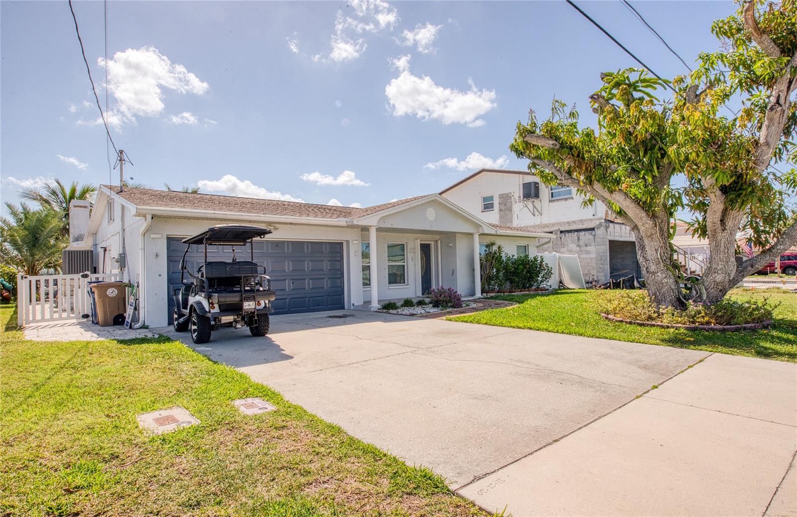Single Family Residence in MADEIRA BEACH, FL - Daniel Dourado