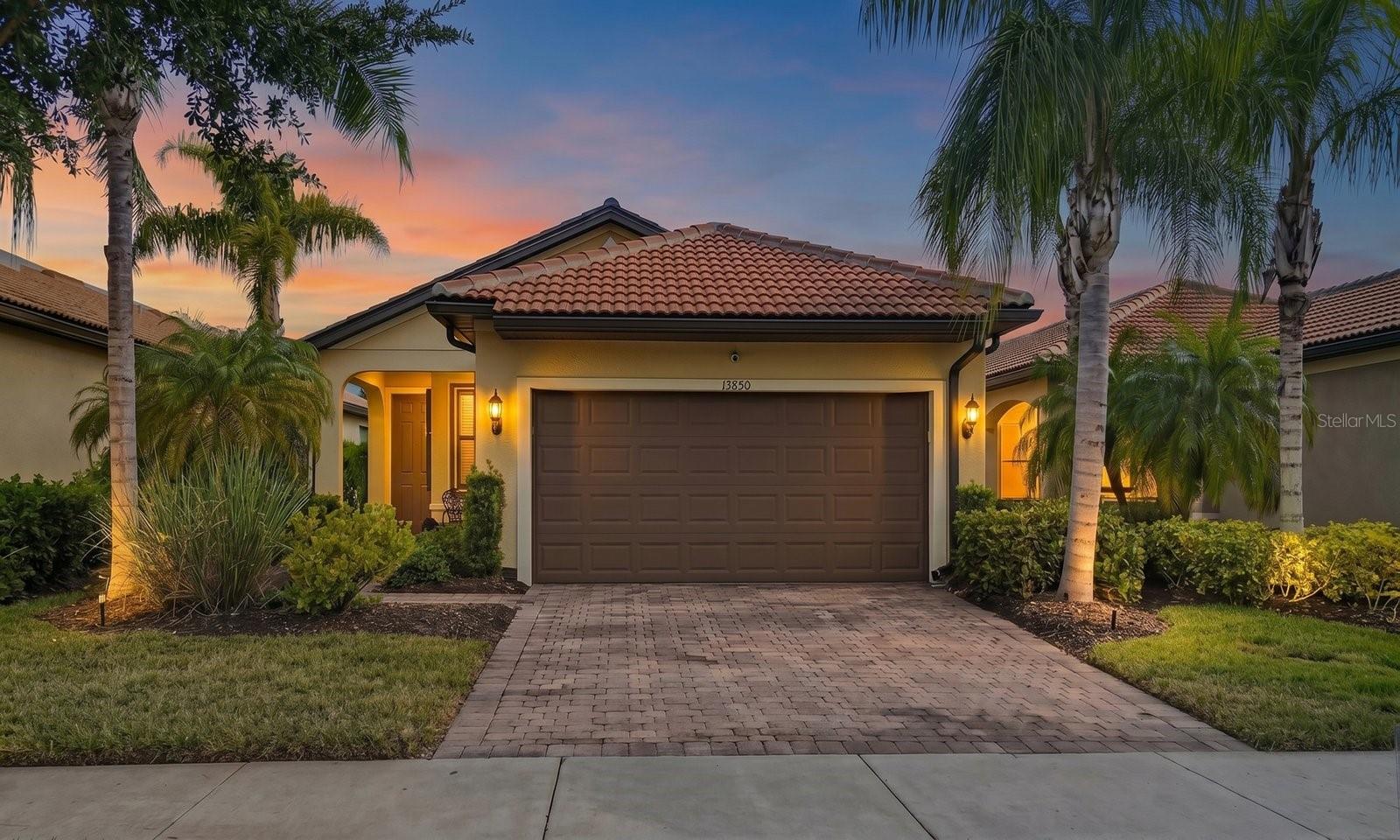 Single Family Residence in VENICE, FL - Daniel Dourado