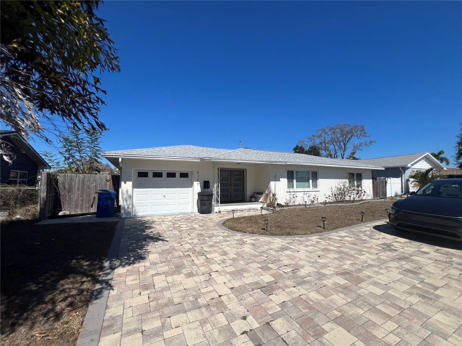 Single Family Residence em ST PETERSBURG, FL - Daniel Dourado