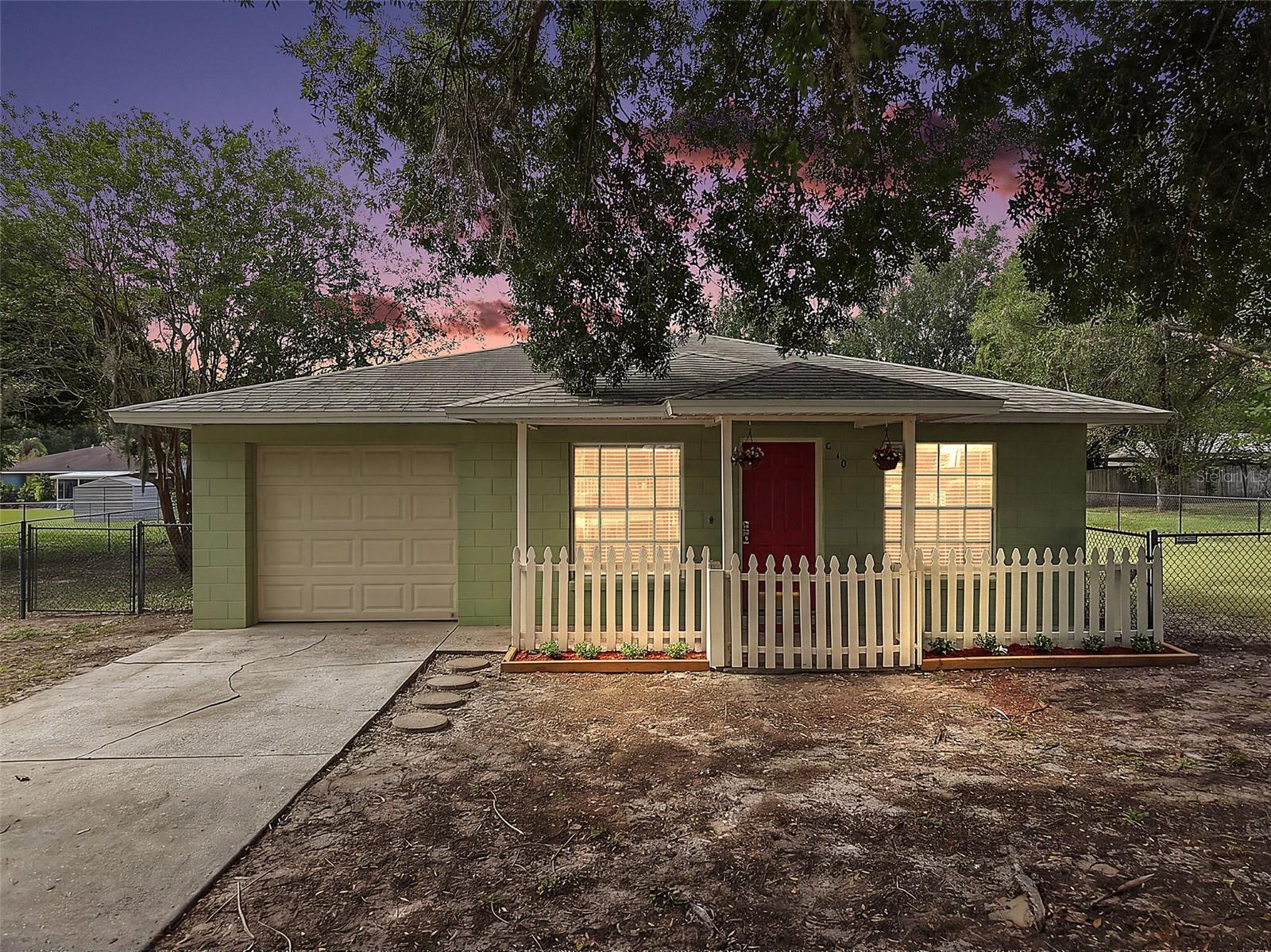 Single Family Residence in MASCOTTE, FL - Daniel Dourado