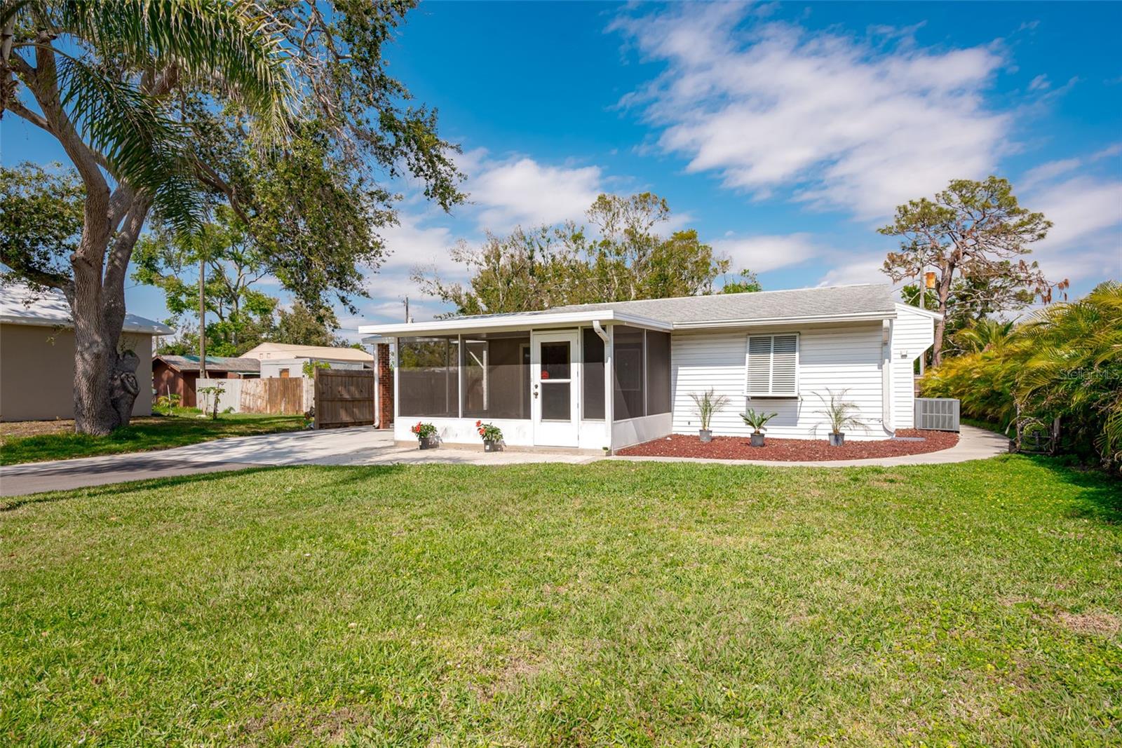 Single Family Residence in VENICE, FL - Daniel Dourado