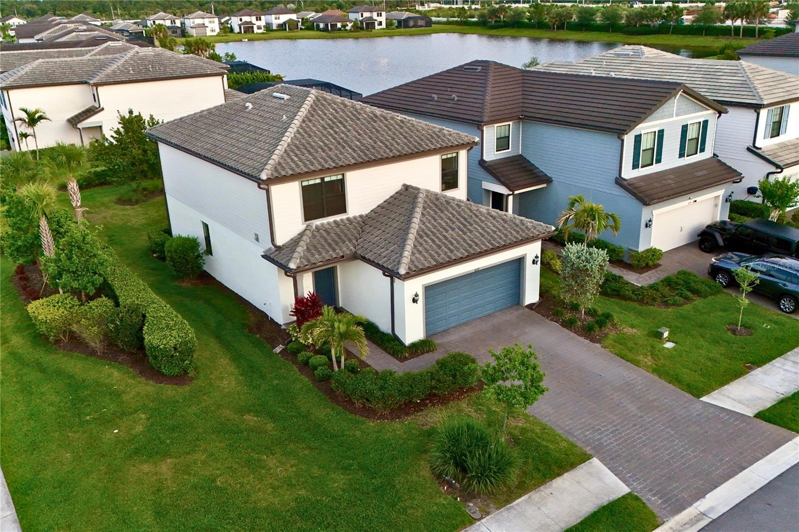 Single Family Residence in BRADENTON, FL - Daniel Dourado