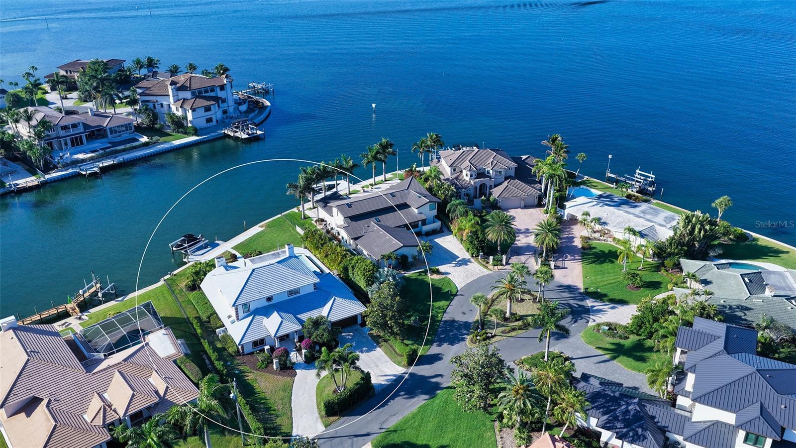 Single Family Residence in SARASOTA, FL - Daniel Dourado