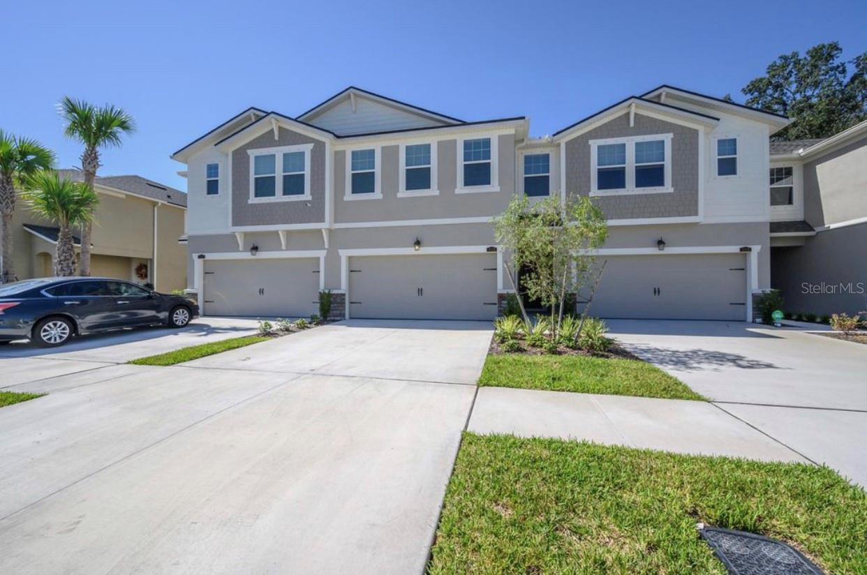 Townhouse in RIVERVIEW, FL - Daniel Dourado