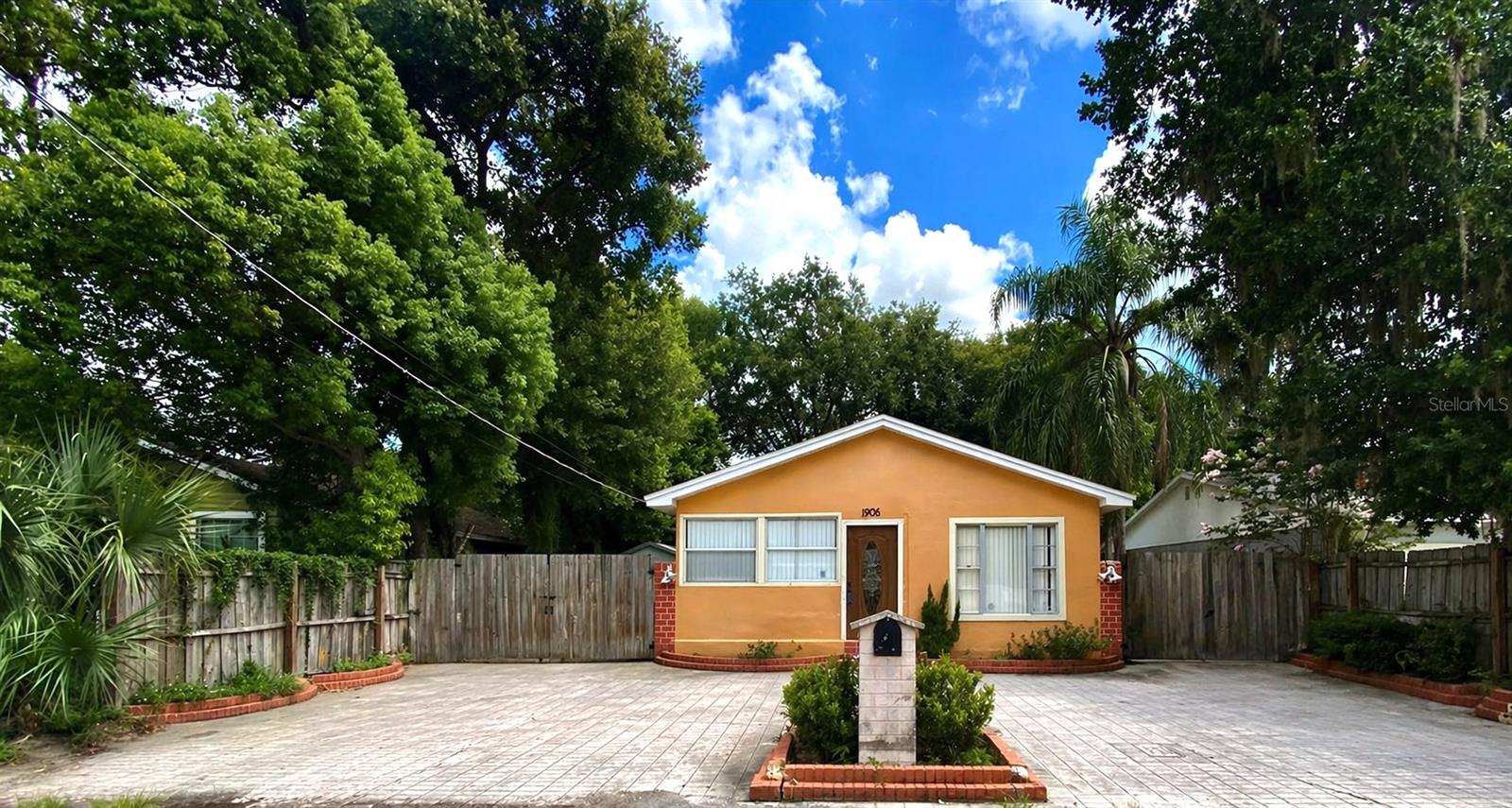 Single Family Residence in TAMPA, FL - Daniel Dourado