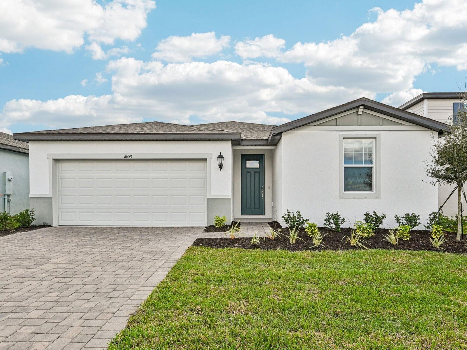Single Family Residence in PARRISH, FL - Daniel Dourado