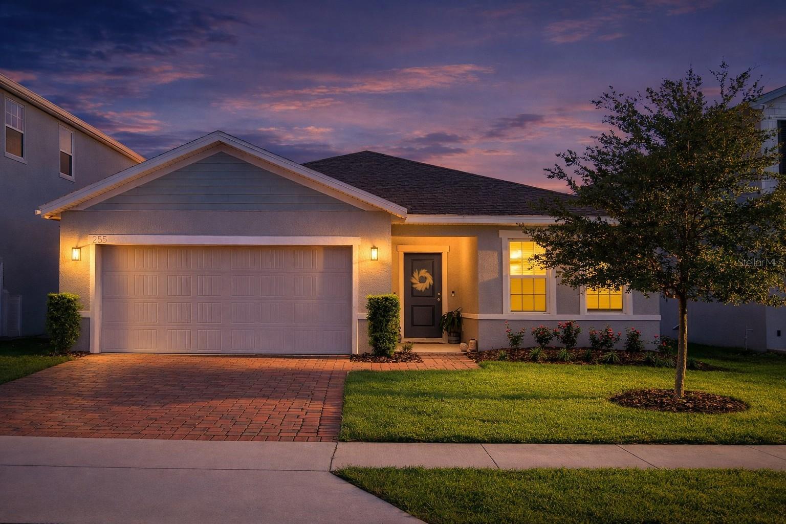 Single Family Residence in MOUNT DORA, FL - Daniel Dourado