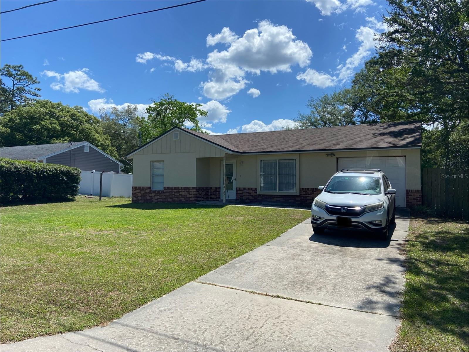 Single Family Residence in DELTONA, FL - Daniel Dourado