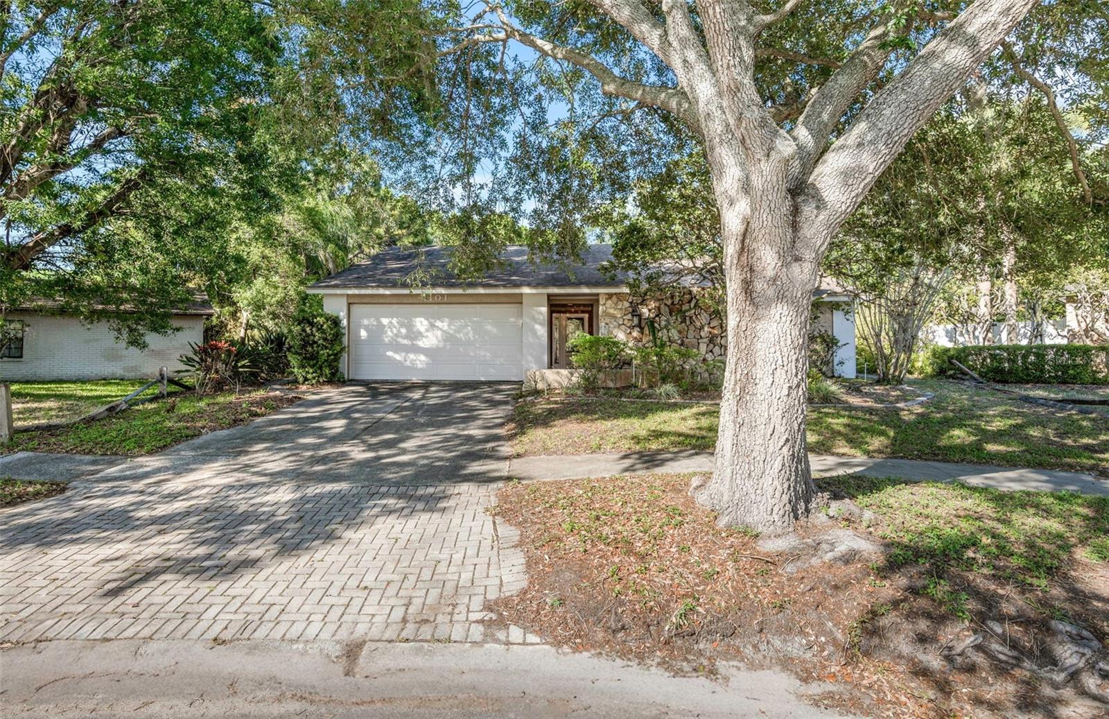 Single Family Residence in TAMPA, FL - Daniel Dourado