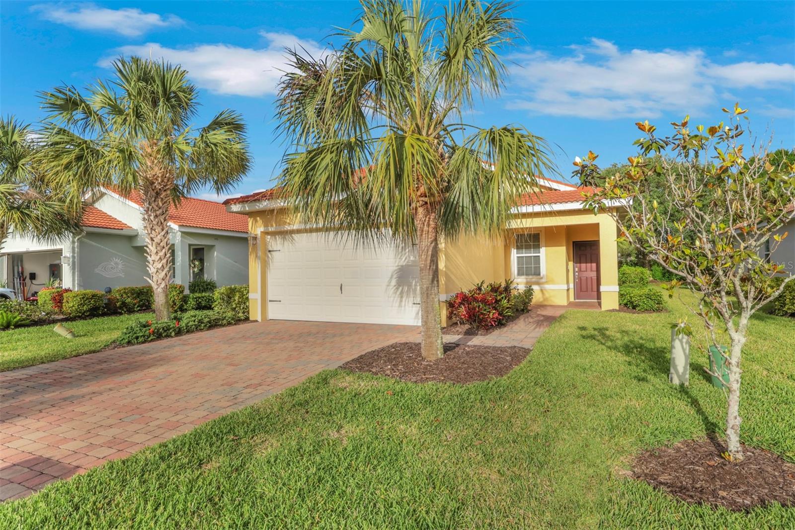 Single Family Residence in ALVA, FL - Daniel Dourado