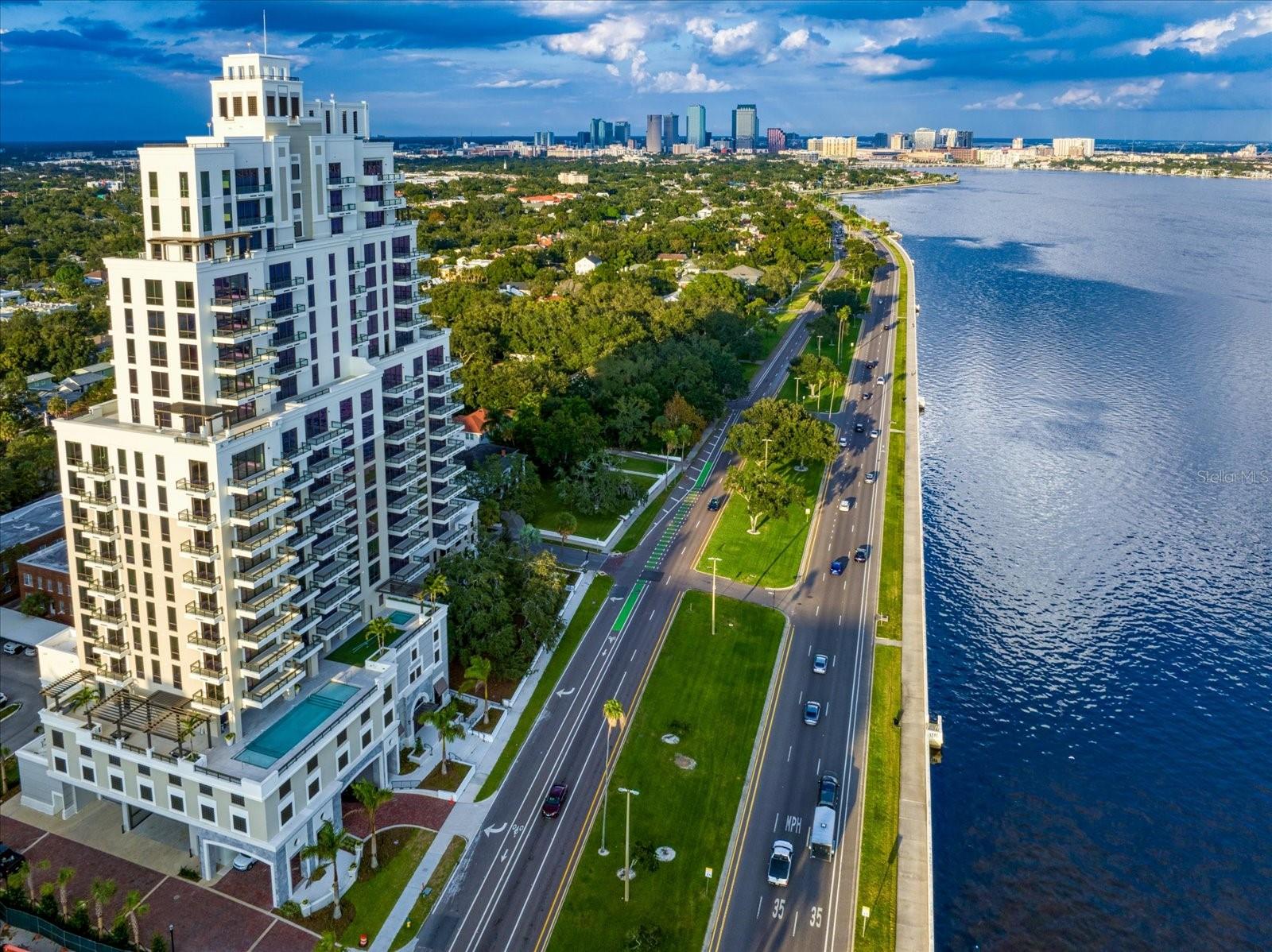 Condominium in TAMPA, FL - Daniel Dourado