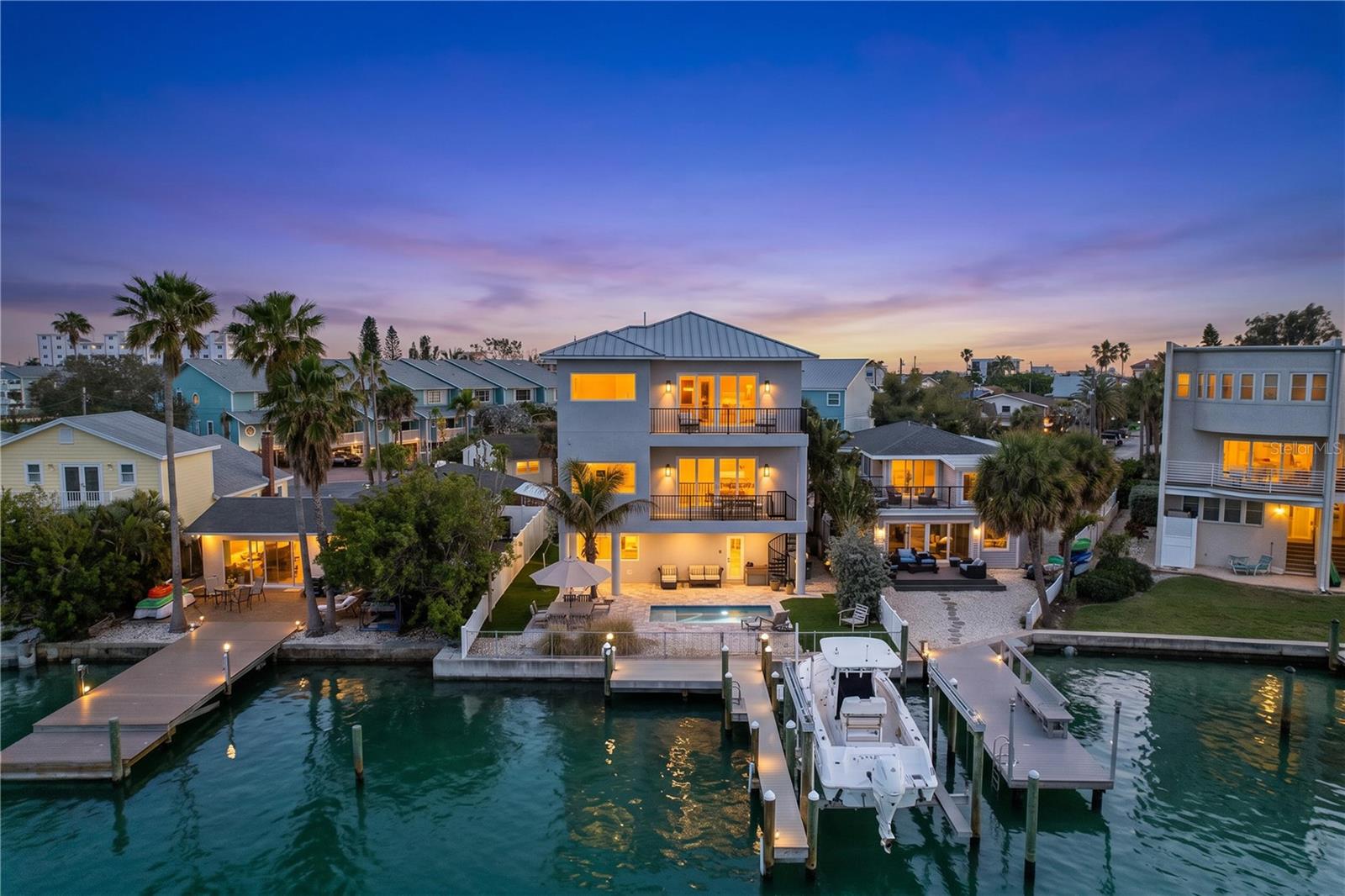 Single Family Residence in TREASURE ISLAND, FL - Daniel Dourado