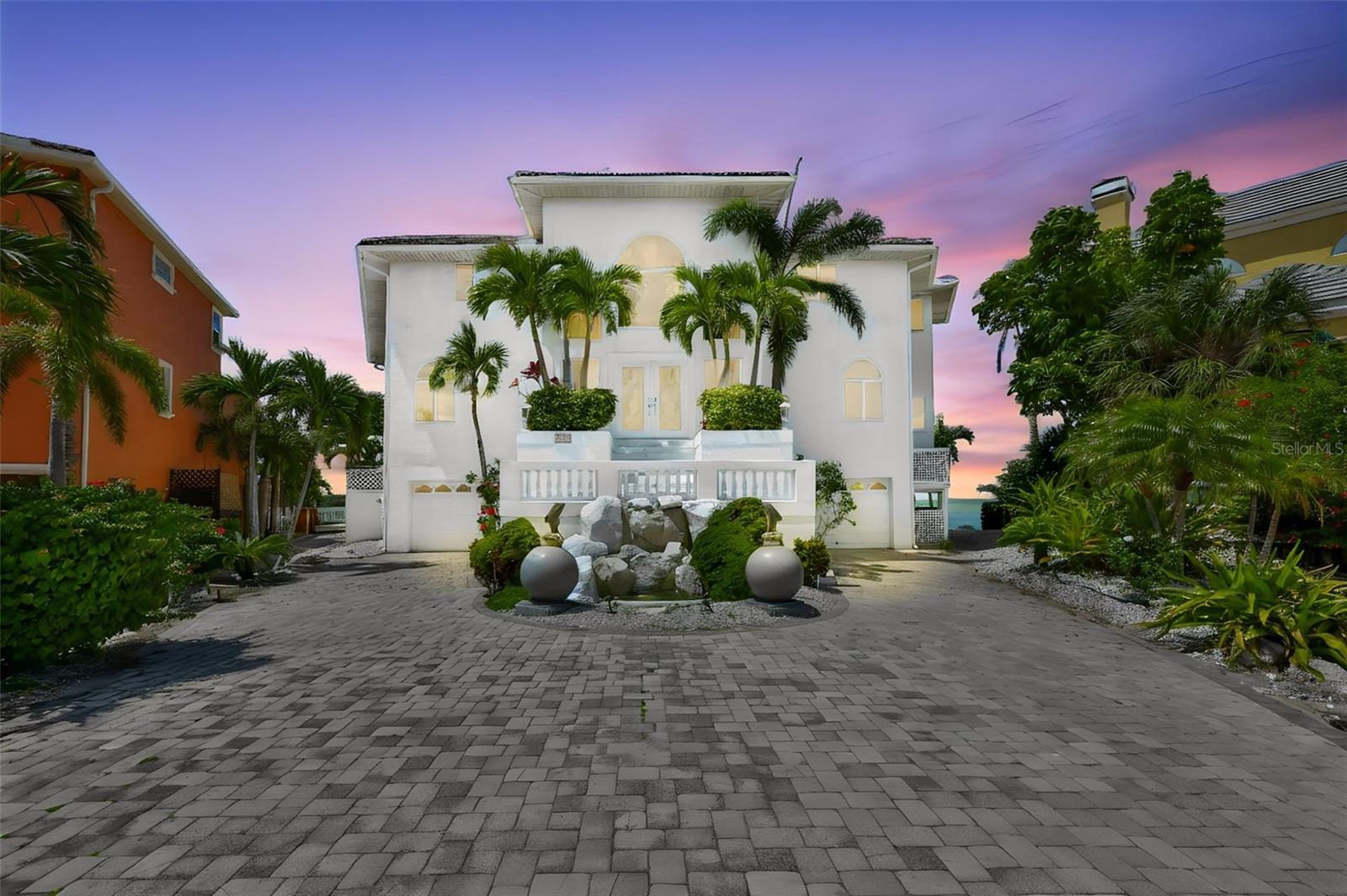 Single Family Residence in APOLLO BEACH, FL - Daniel Dourado