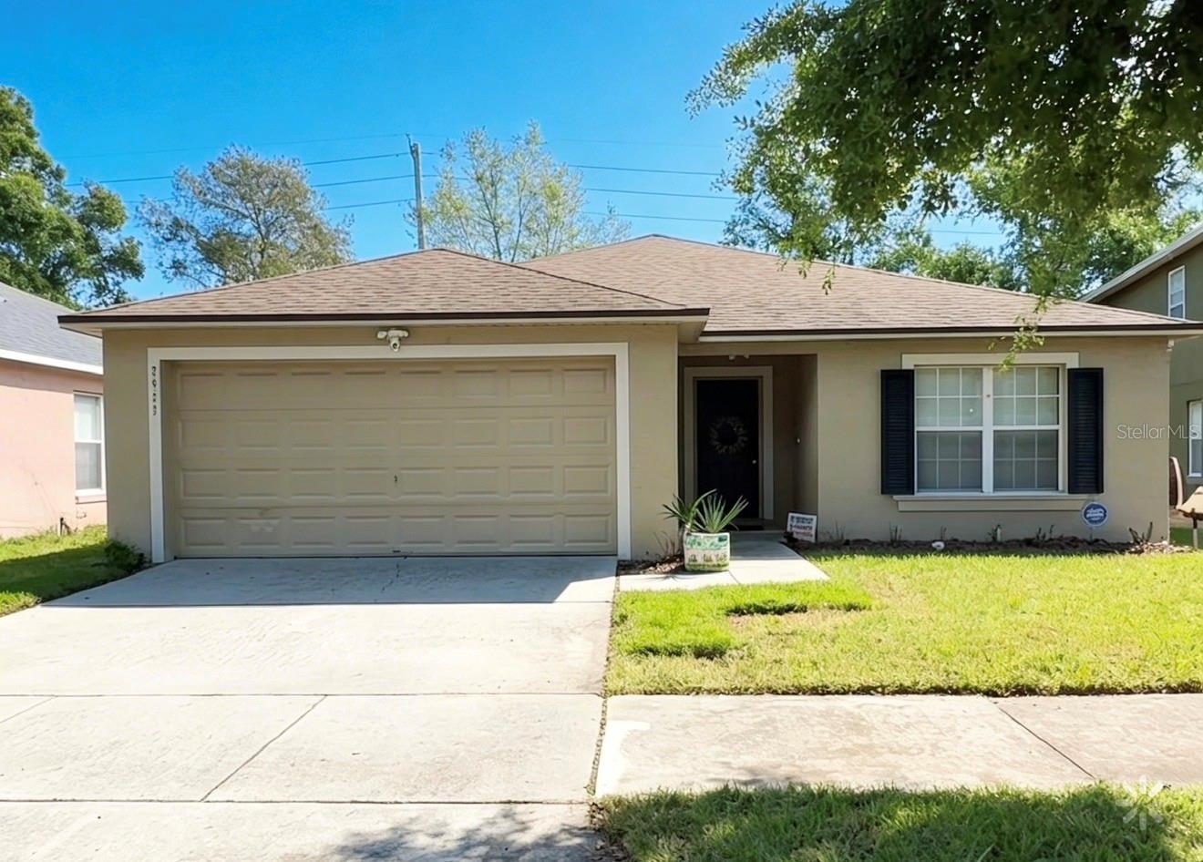 Single Family Residence in ORLANDO, FL - Daniel Dourado