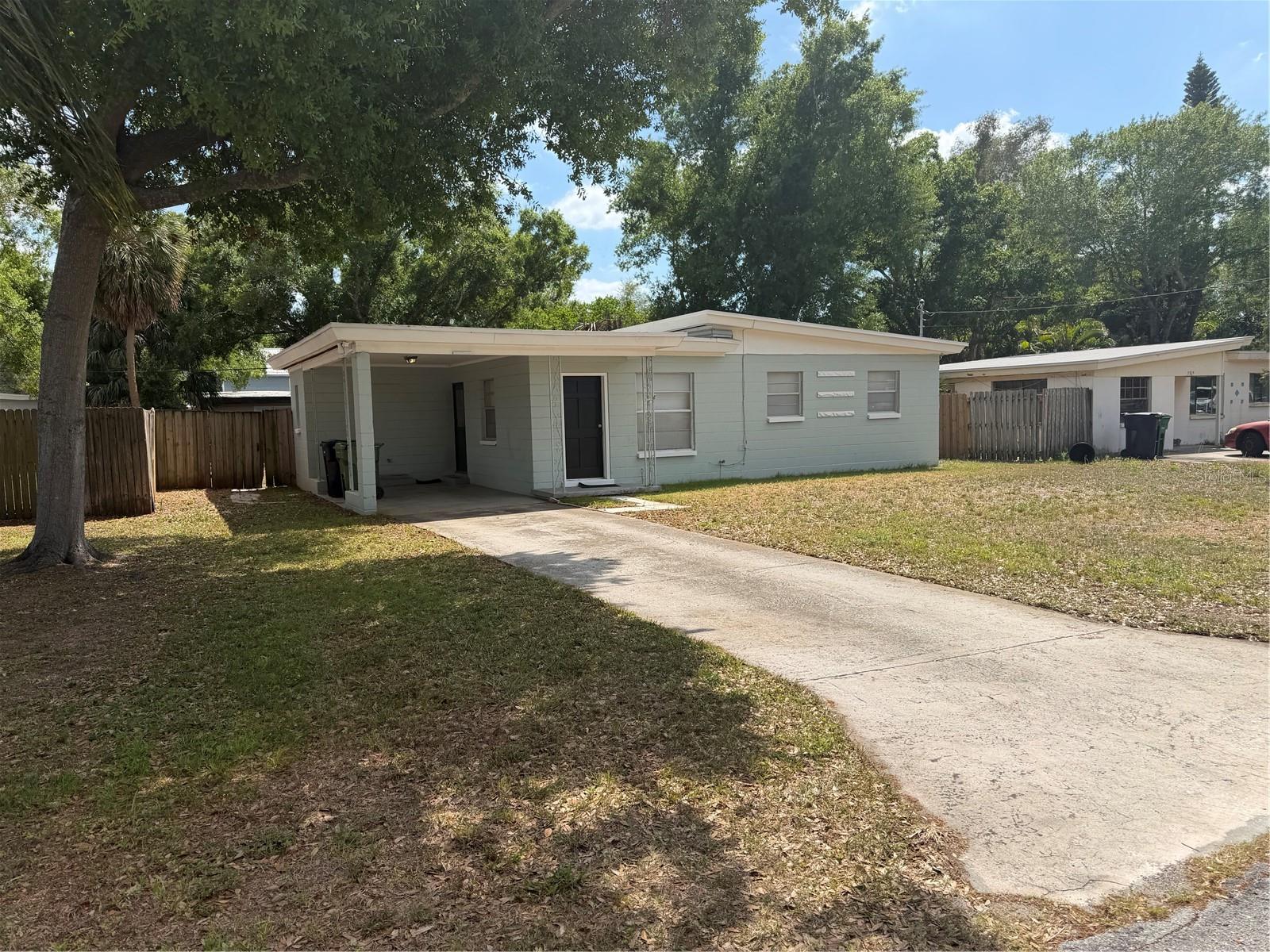 Single Family Residence in TAMPA, FL - Daniel Dourado