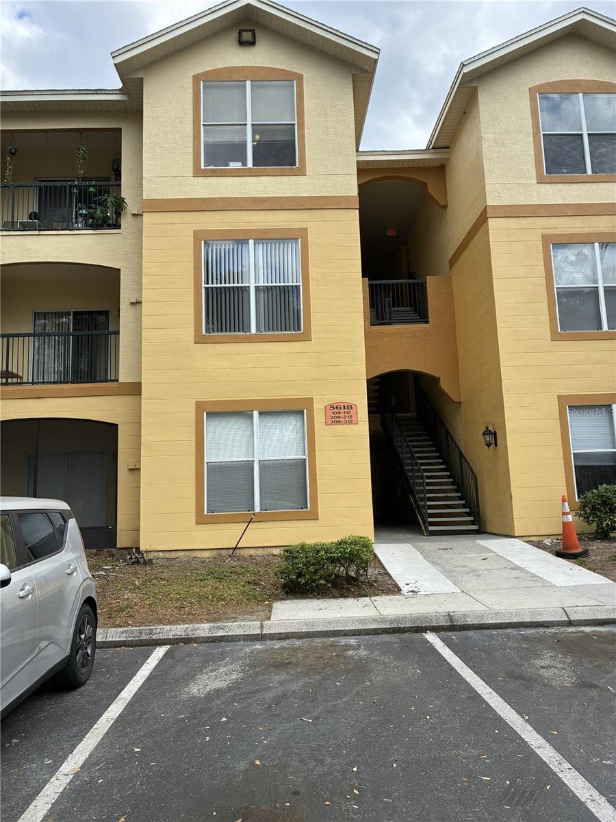 Condominium in TAMPA, FL - Daniel Dourado