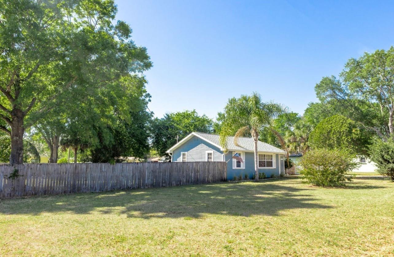 Single Family Residence in TAMPA, FL - Daniel Dourado