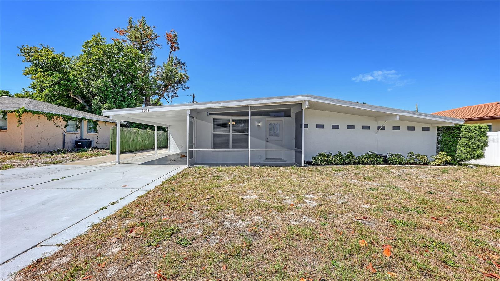 Single Family Residence in BRADENTON, FL - Daniel Dourado