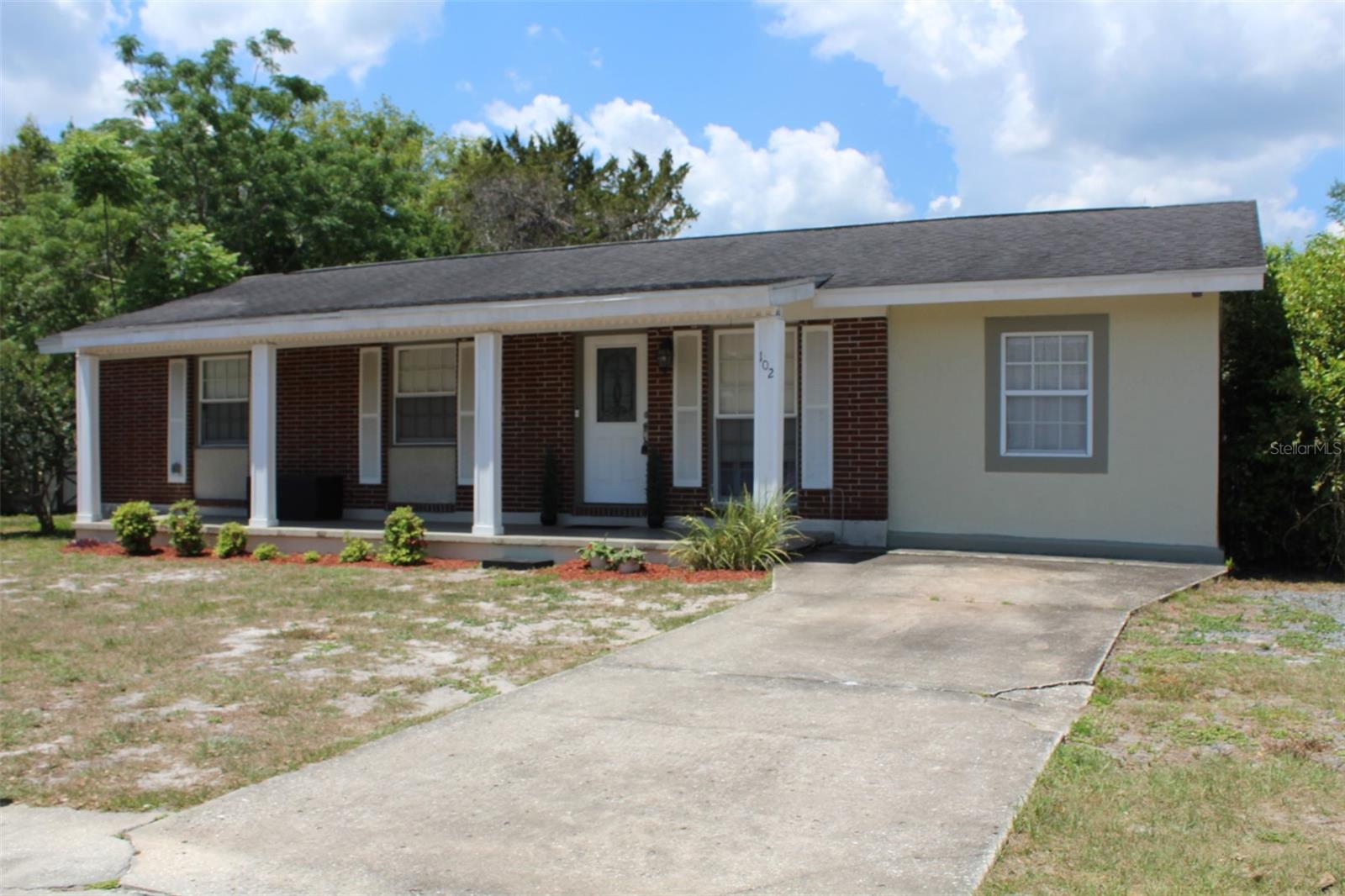 Single Family Residence in DEBARY, FL - Daniel Dourado