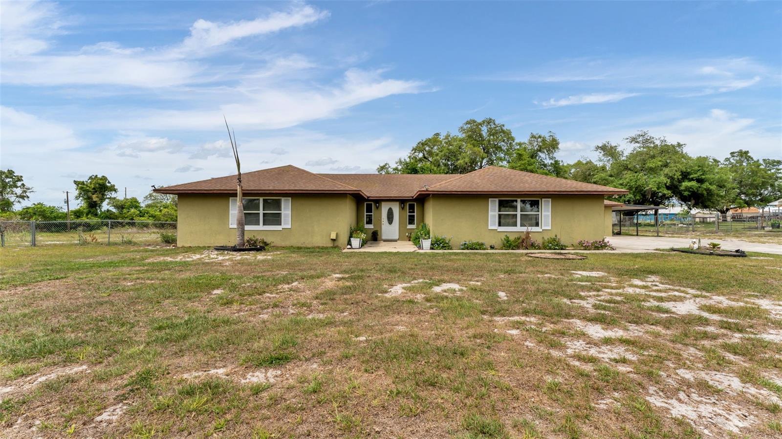 Single Family Residence in LAKE WALES, FL - Daniel Dourado