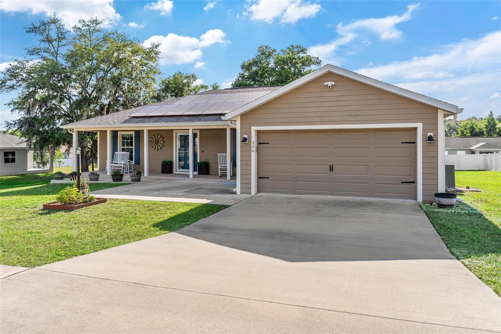 Single Family Residence in LADY LAKE, FL - Daniel Dourado