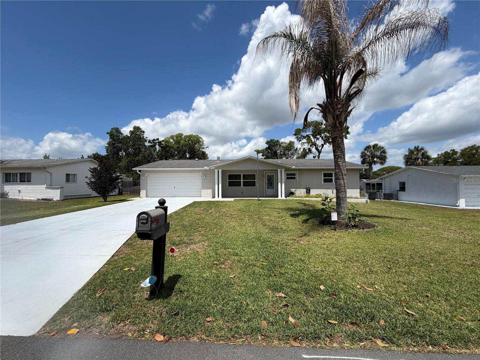 Single Family Residence in BEVERLY HILLS, FL - Daniel Dourado