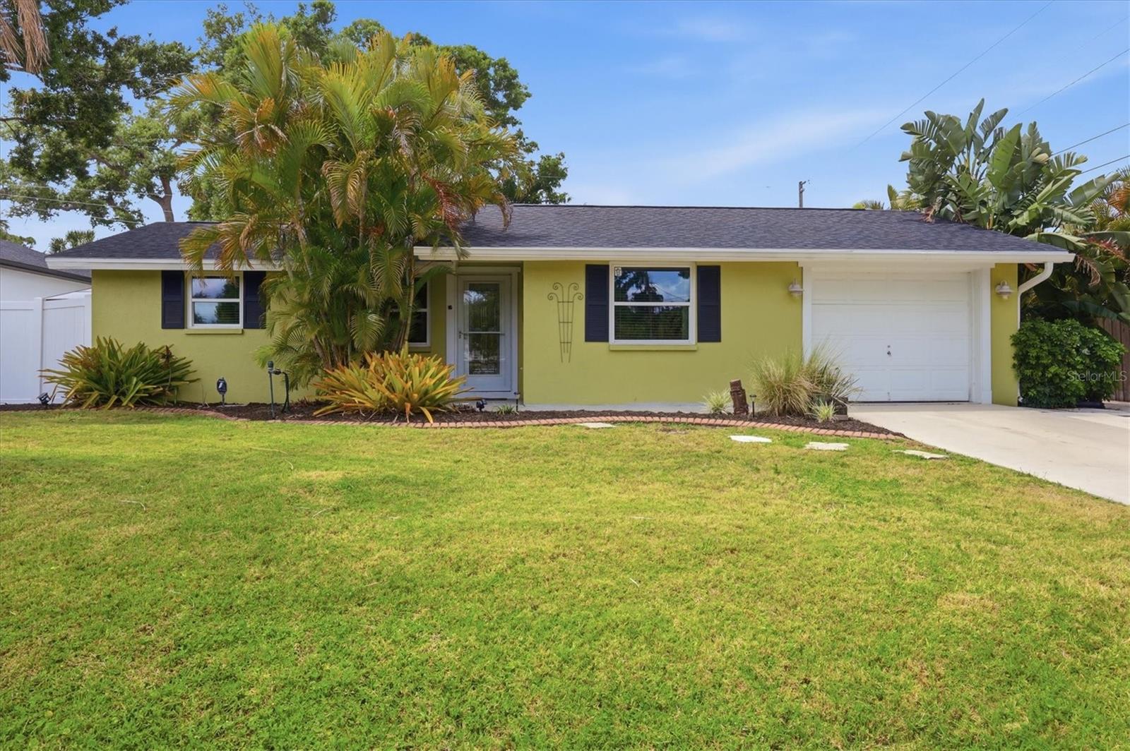 Single Family Residence in VENICE, FL - Daniel Dourado