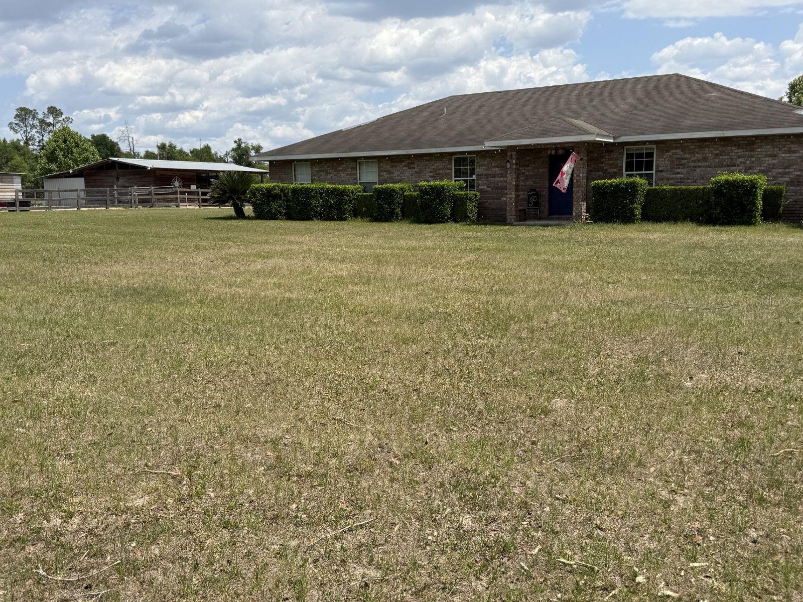 Single Family Residence in TRENTON, FL - Daniel Dourado