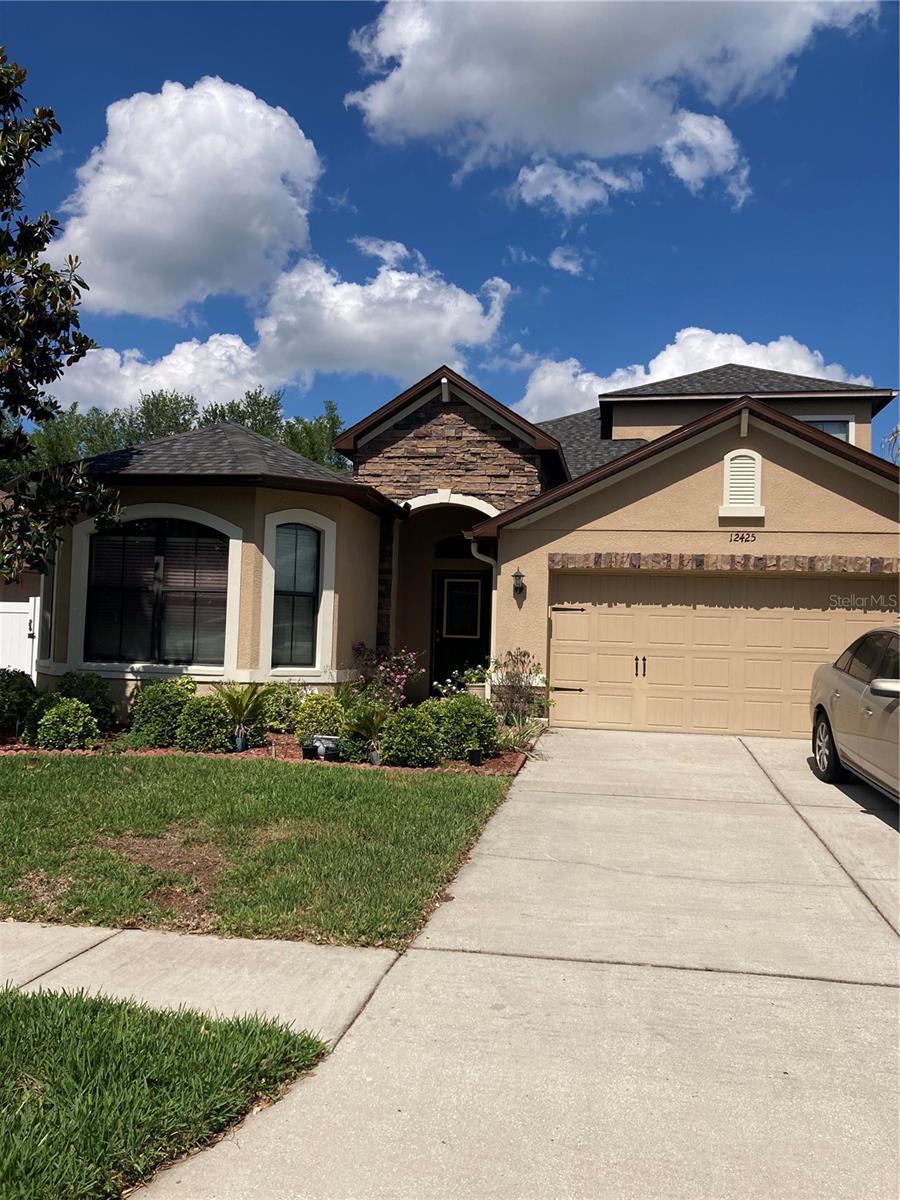 Single Family Residence in SPRING HILL, FL - Daniel Dourado