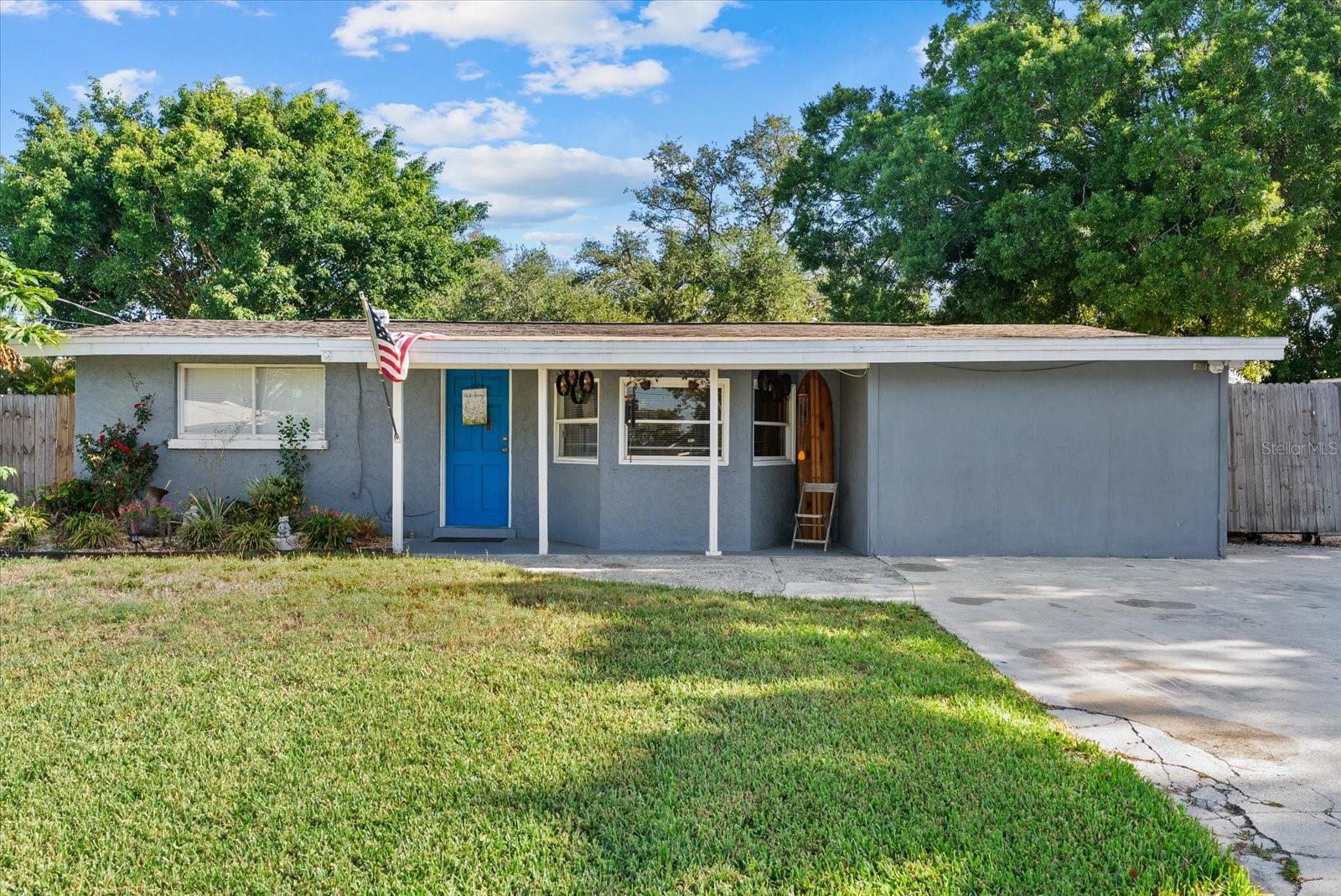 Single Family Residence in SARASOTA, FL - Daniel Dourado